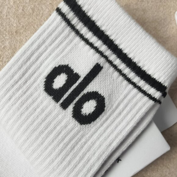 🧢Alo Yoga Socks 2 Pairs - Picture 3 of 3